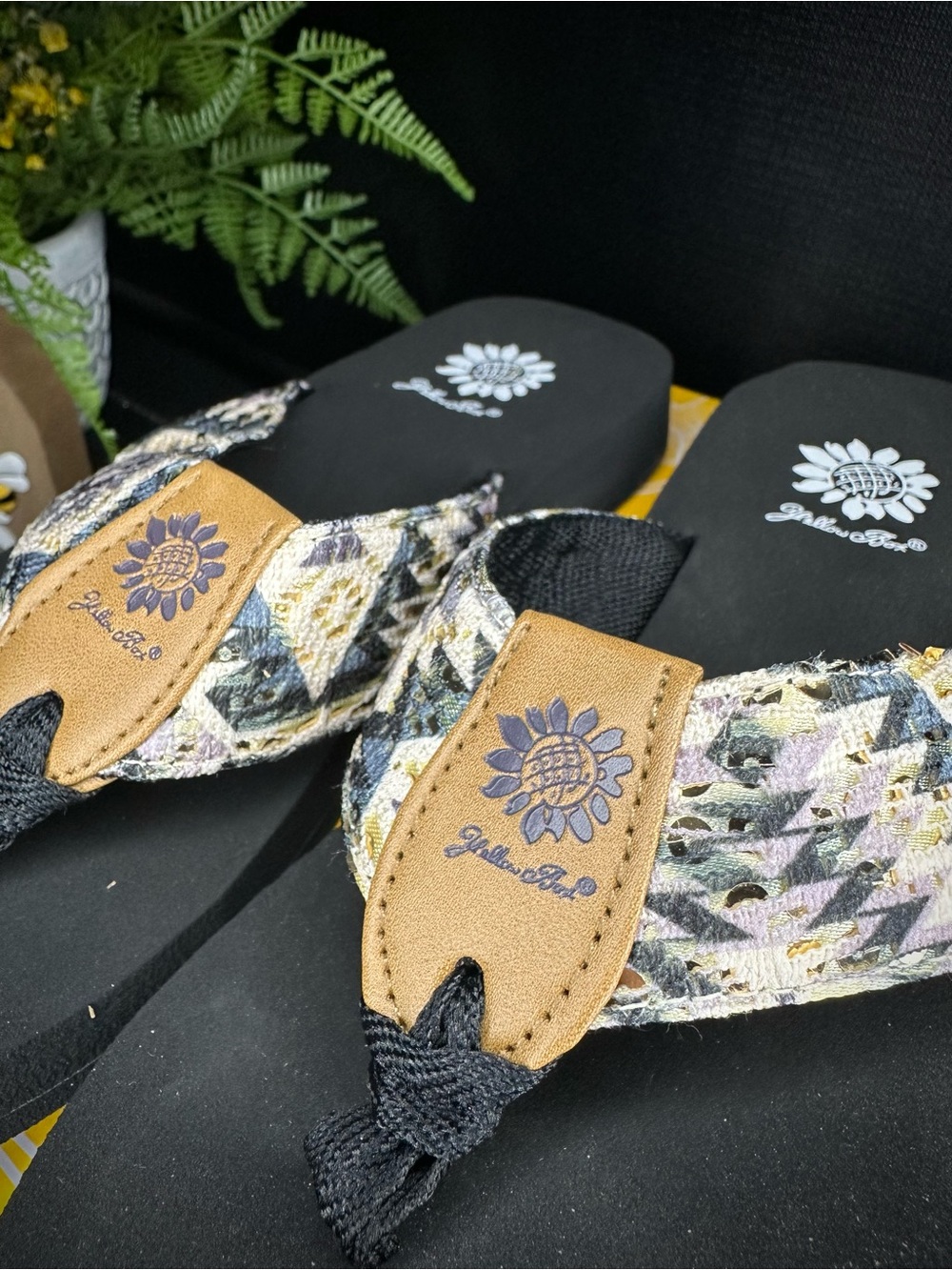 Yellow Box Kaden Grey Flip Flop Sandals size 8.5 women's - Picture 2 of 8